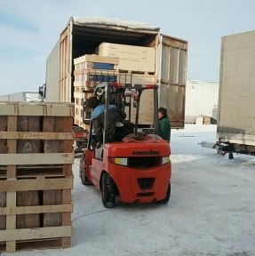 <p>Доставляем коммерческие товарные партии из Китая в Россию, оказываем профессиональные брокерские услуги, работаем с юридическими лицами. Отправьте нам заявку на доставку, мы сделаем Вам предложение, учитывающее все потребности Вашей Компании. Доставка грузов из Китая &ndash; наша профессия!</p>
